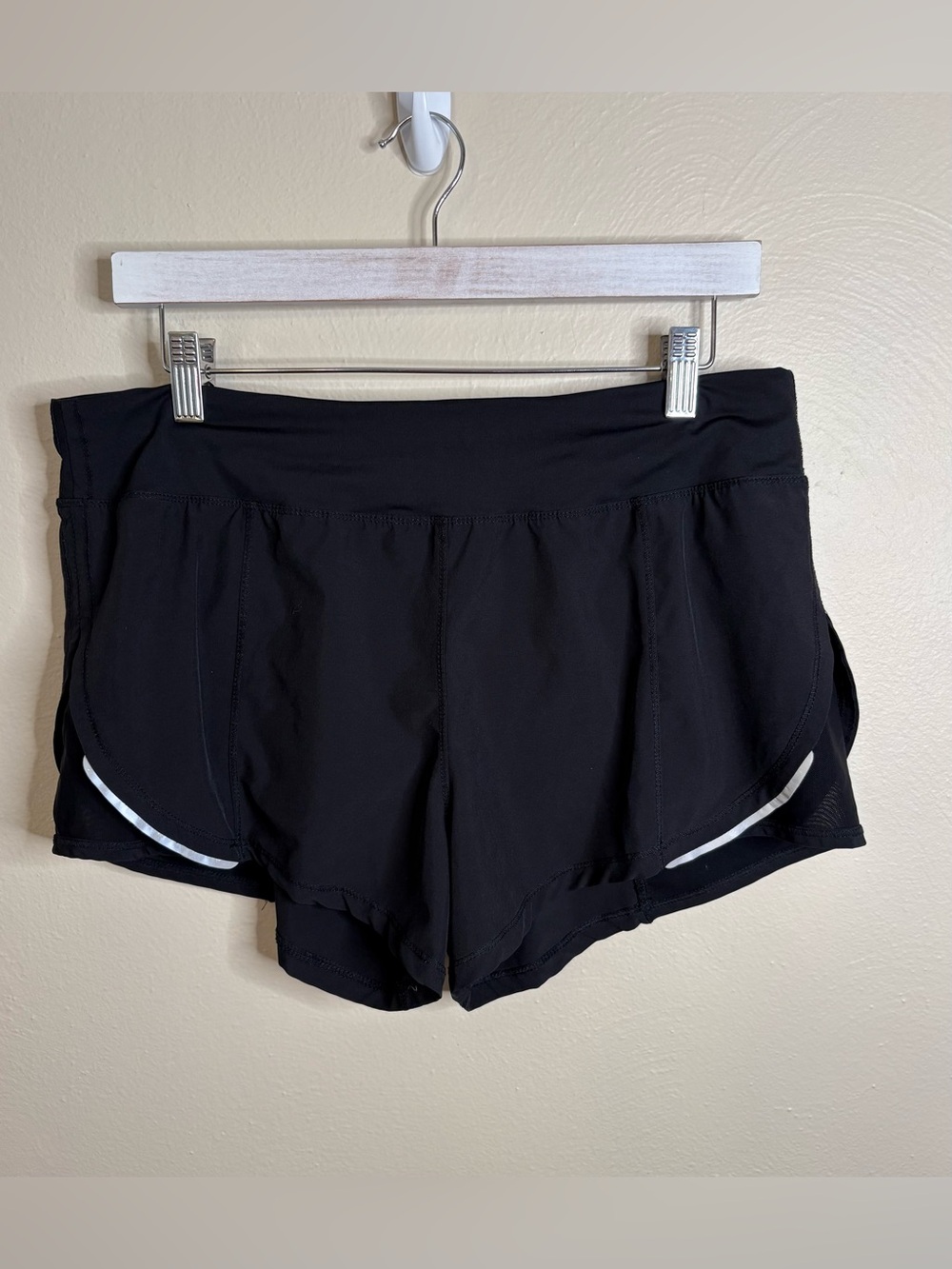 ZYIA Black Athletic Running Shorts Large Lined Reflective Zip Pocket Gym Outdoor